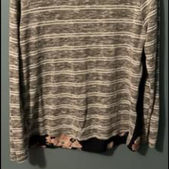 Long sleeve from stitch fix box 
Size Medium - Picture 4 of 4